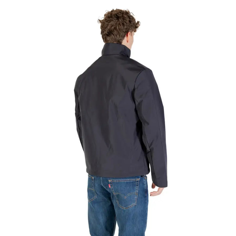 Armani Exchange Herrenblazer in Blau mit Reißverschluss, Polyester-Rollkragenpullover, schwarzem Nylon-Stehkragen und dezenten Nahtdetails