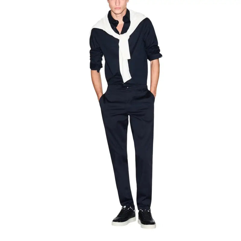 Armani Exchange Klassisches blaues Herren-Langarmhemd für Frühling und Sommer mit Knopfleiste, marineblauem Kragen im Matrosenstil und weißer Krawattendetails