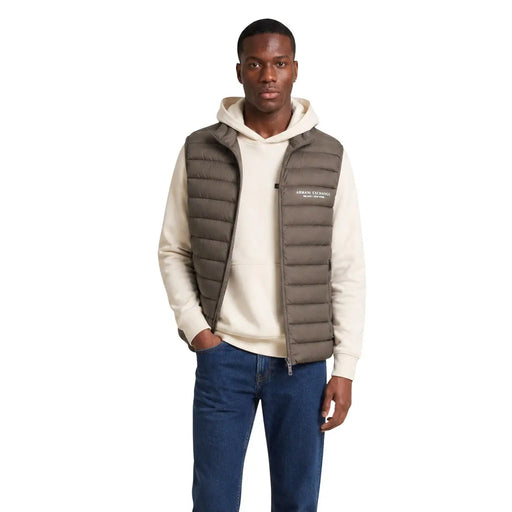 Armani Exchange Olivgrüne, gesteppte, ärmellose Daunenweste für Herren mit Frontreißverschluss und dezentem Brustlogo