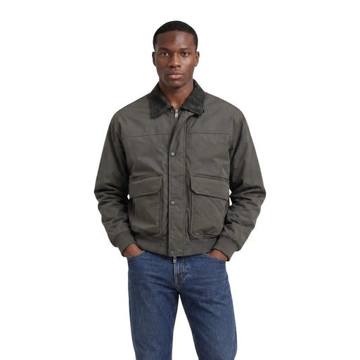 Armani Exchange Grüner Herrenblazer aus Polyester im olivgrünen Steppjackenstil mit dunklem Kragen und aufgesetzten Vordertaschen.