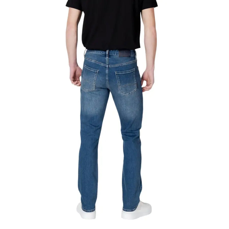 Armani Exchange Herrenjeans, blau, aus Baumwollstretch, schmal geschnitten, mit dezenter Waschung, Rückseite mit klassischen Taschen