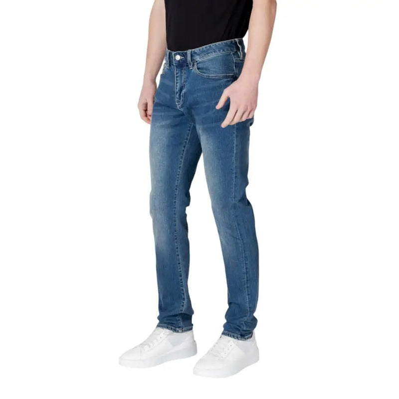 Armani Exchange Herrenjeans aus blauem Baumwollstretch mit schmaler Passform und klassischem Fünf-Taschen-Design