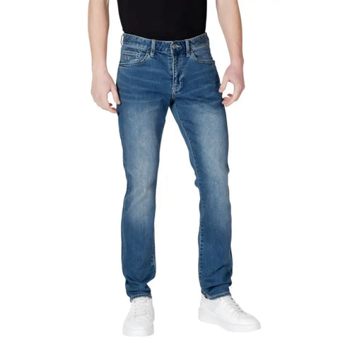 Armani Exchange Herrenjeans, blau, aus Stretch-Baumwolle, schmale Passform mit dezenter Waschung und klassischem Fünf-Taschen-Design