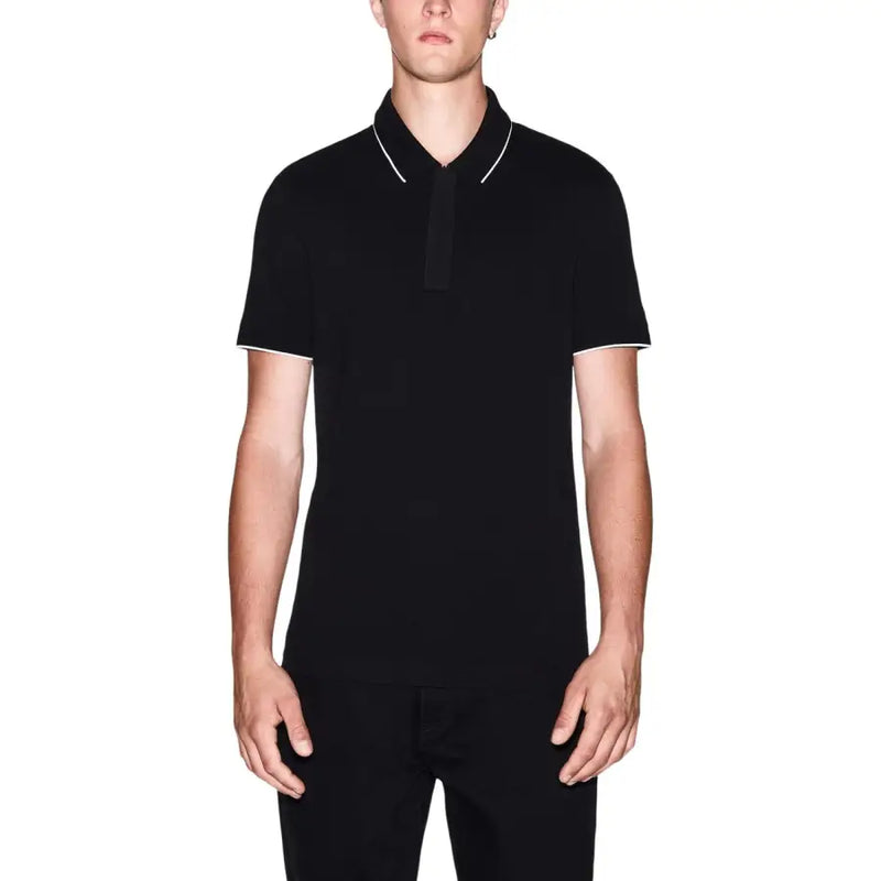 Armani Exchange Schwarzes Herren-Polohemd aus Baumwolle mit kurzen Ärmeln und weißem Besatz an Kragen und Ärmelbündchen, Vorderansicht