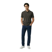 Armani Exchange Herren-Polohemd, braun, kurzärmelig, aus Baumwoll-Elastan mit dunkelolivgrünen Akzenten und weißem Kragenbesatz.