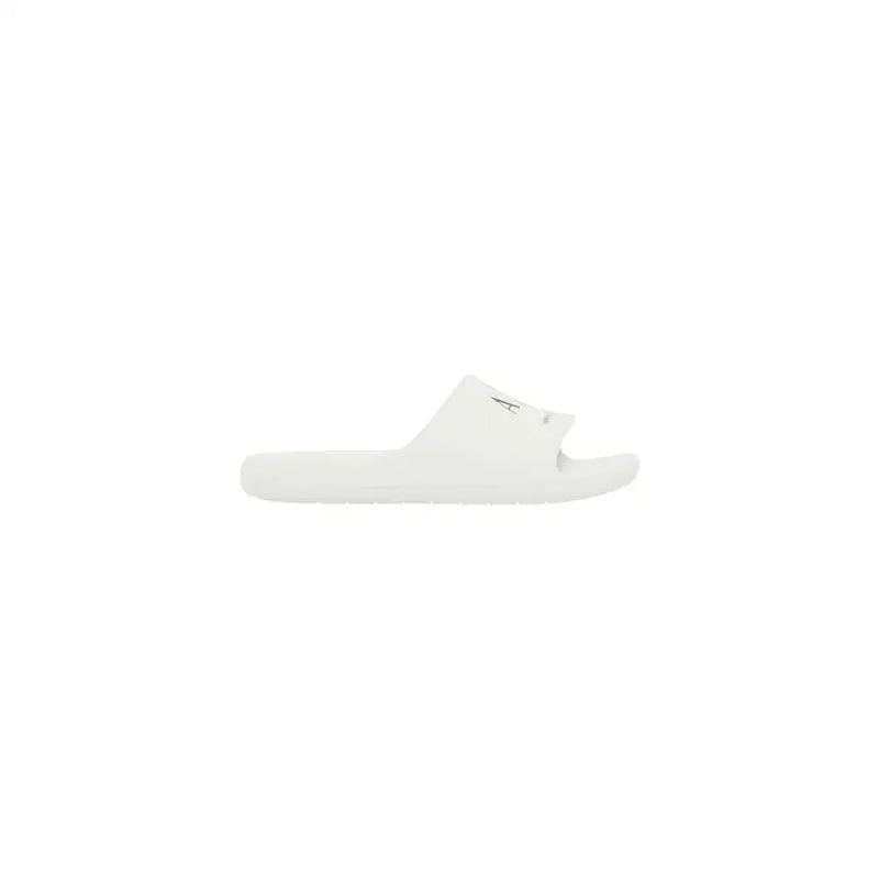 Weiße Pantolette zum Hineinschlüpfen mit minimalistischem Design und dezentem blauem Logodruck auf dem Riemen von armani exchange Herren-Gummipantoffeln
