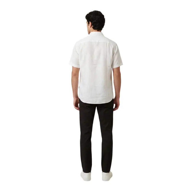 Weißes, kurzärmeliges, tailliertes Hemd mit klassischem Kragen und Knopfleiste von Armani Exchange Herrenhemden-Kollektion