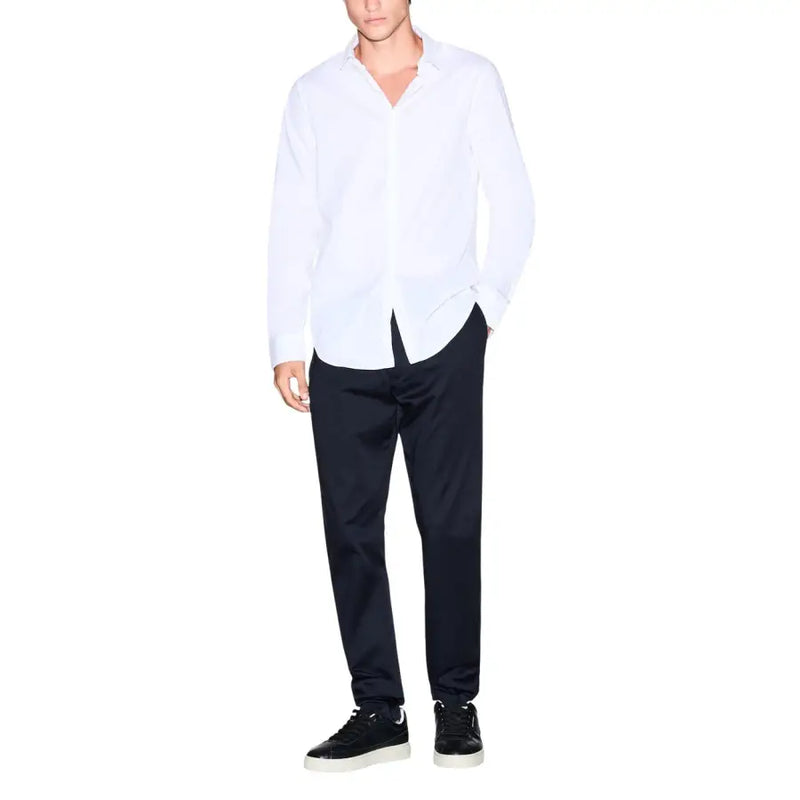 Armani Exchange Klassisches, weißes Herrenhemd mit langen Ärmeln, Knopfleiste, klassischem Kragen und klaren Linien