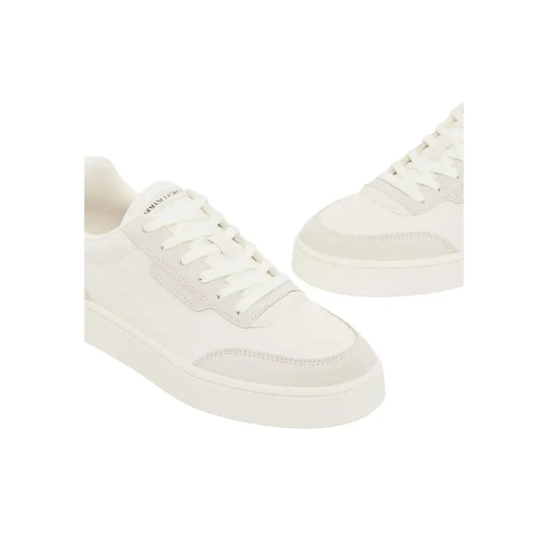 Armani Exchange Weiße Herren-Sneaker aus Polyurethan mit Schnürung, klarem, minimalistischem Design und dezenten Kontrastnähten