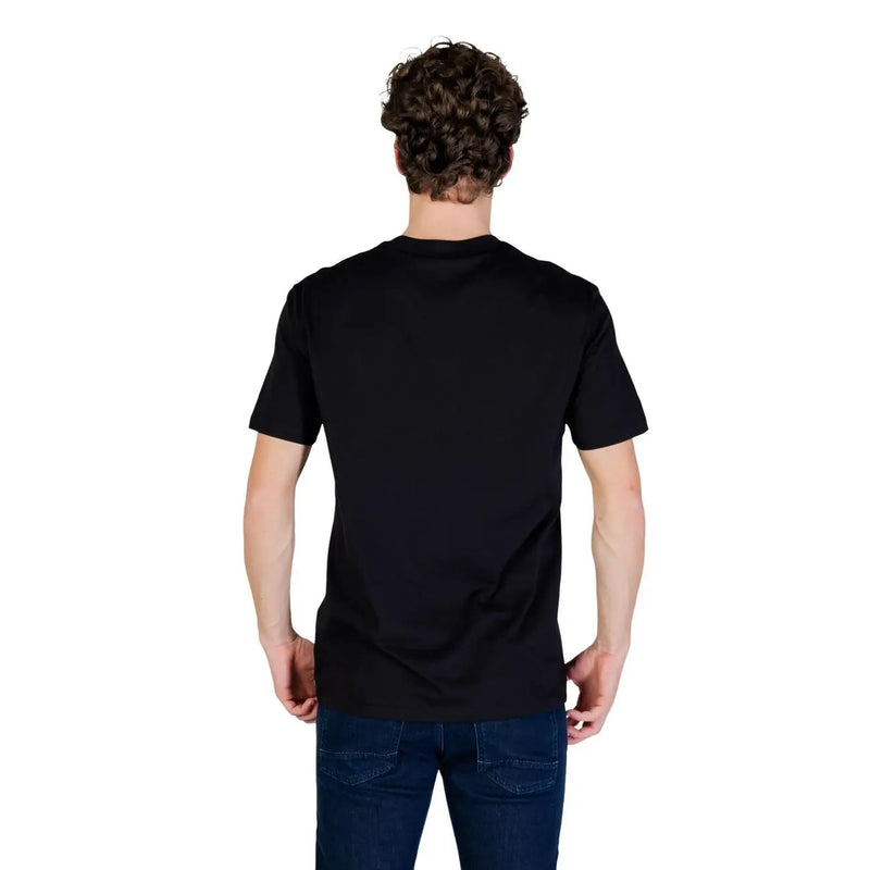 Armani Exchange men t-shirt in black short-sleeved crew neck design made of soft cotton fabric