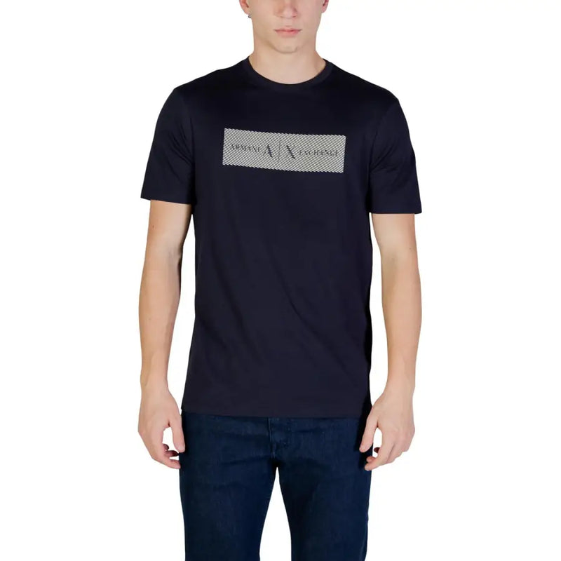 Schwarzes Kurzarmhemd Armani Exchange Männer t-shirt mit einem rechteckigen geprägten Silber armani exchange Logo auf der Vorderseite