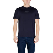 Schwarz Armani Exchange Männer t-shirt mit kurzen Ärmeln und dezentem rechteckigem Logo-Patch auf der Brust