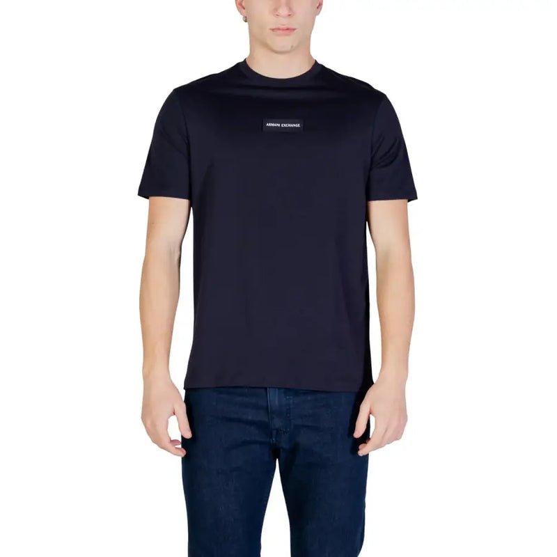 Schwarz Armani Exchange Männer t-shirt mit kurzen Ärmeln und dezentem rechteckigem Logo-Patch auf der Brust