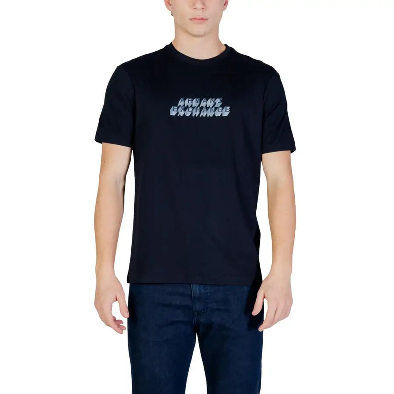 Schwarzes Kurzarmhemd Armani Exchange Männer t-shirt mit einem hellblauen und weißen Armani Exchange Logo über der Brust
