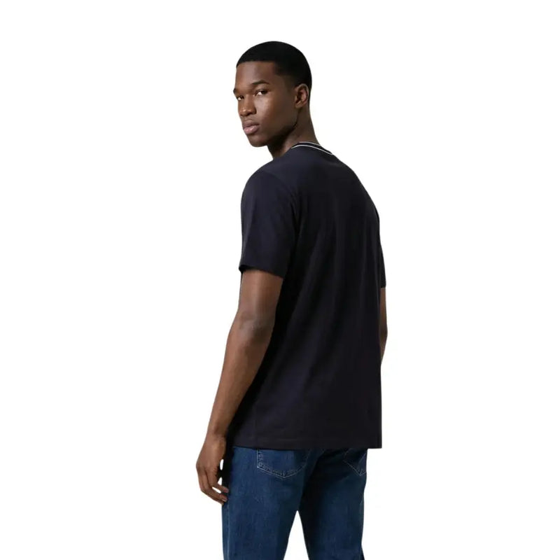 Marineblauer Baumwollstoff Armani Exchange Männer t-shirt mit weißem Besatz am Halsausschnitt für lässige Kleidung