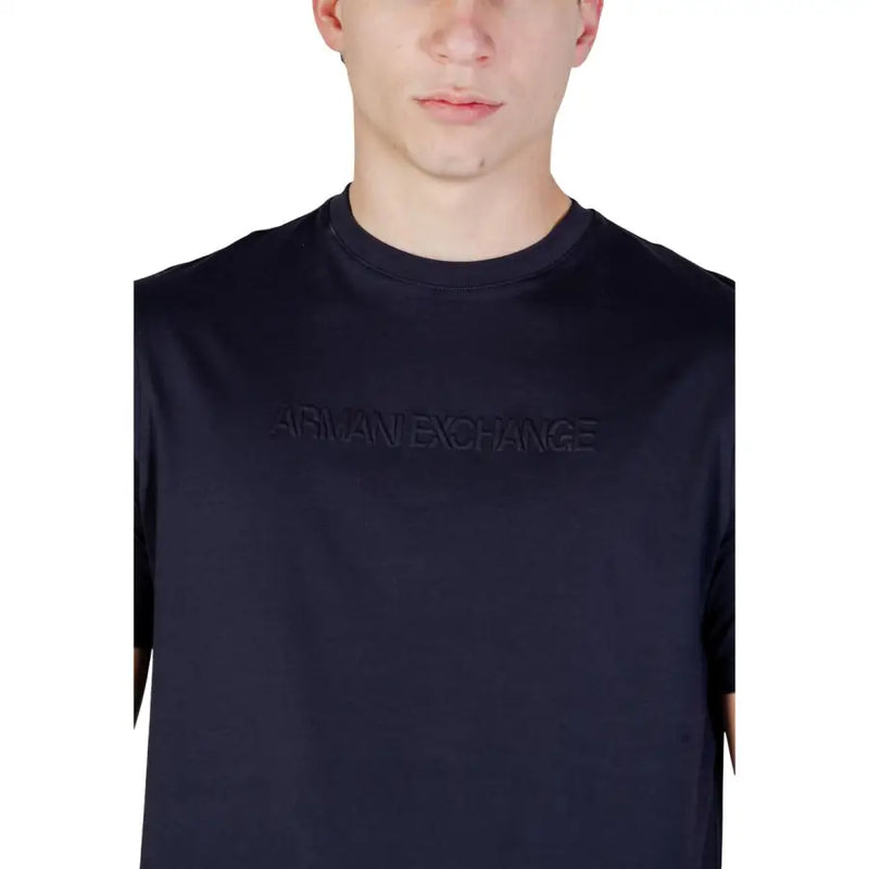 Schwarz Armani Exchange Männer t-shirt mit Rundhalsausschnitt und dezentem, geprägtem Logo für lässige Kleidung