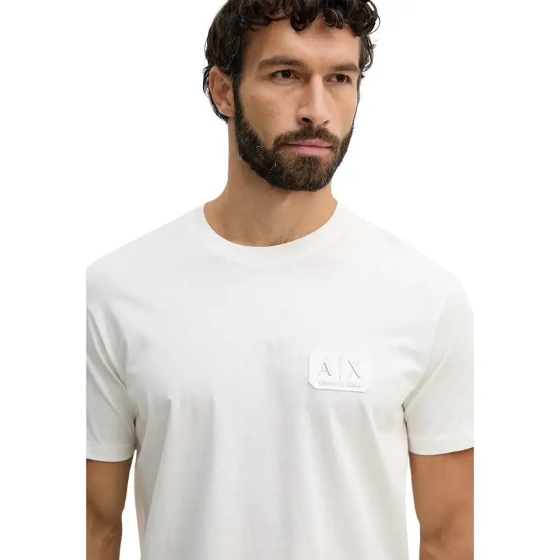 Weiße Baumwolle Armani Exchange Männer t-shirt mit einem dezenten, gestickten Logo auf der linken Brust für lässige Kleidung