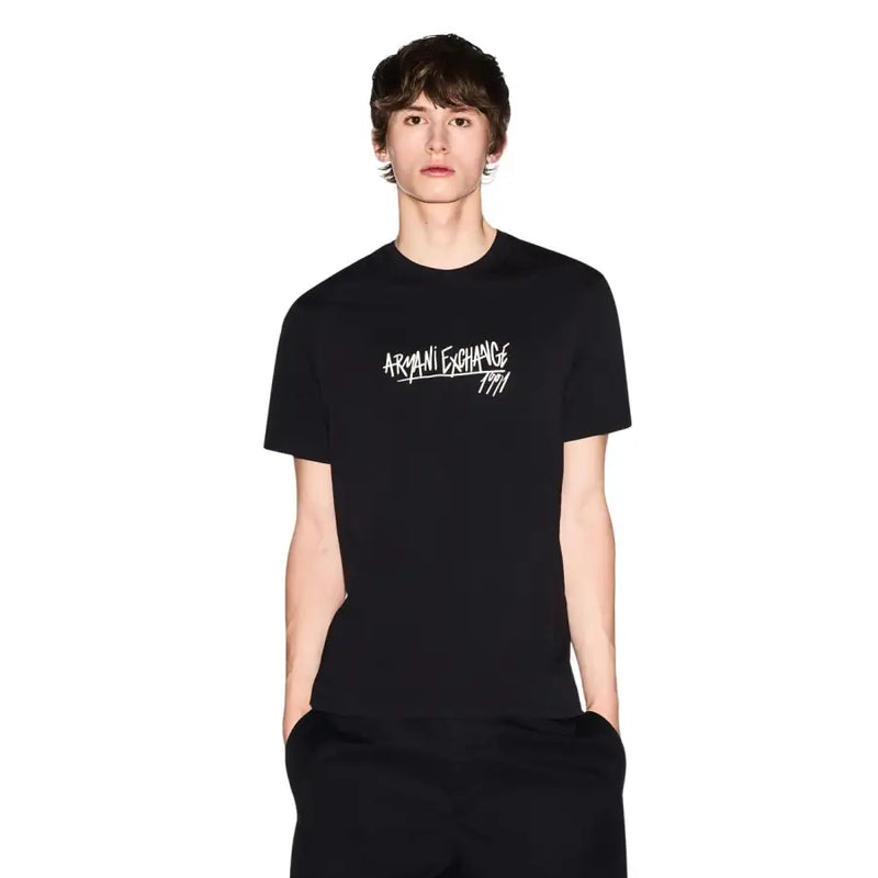 Schwarz Armani Exchange Herren-T-Shirt mit weißem Logo im Graffiti-Stil und Aufdruck „1974“ aus Baumwolle, Rundhalsausschnitt