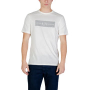 Armani Exchange Männer t-shirt aus weißer Baumwolle mit einem grauen rechteckigen Logo, das das charakteristische Muster der Marke zeigt