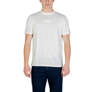 Armani Exchange Herren-Rundhalsausschnitt aus weißer Baumwolle t-shirt mit einem kleinen rechteckigen Etikett auf der Brust