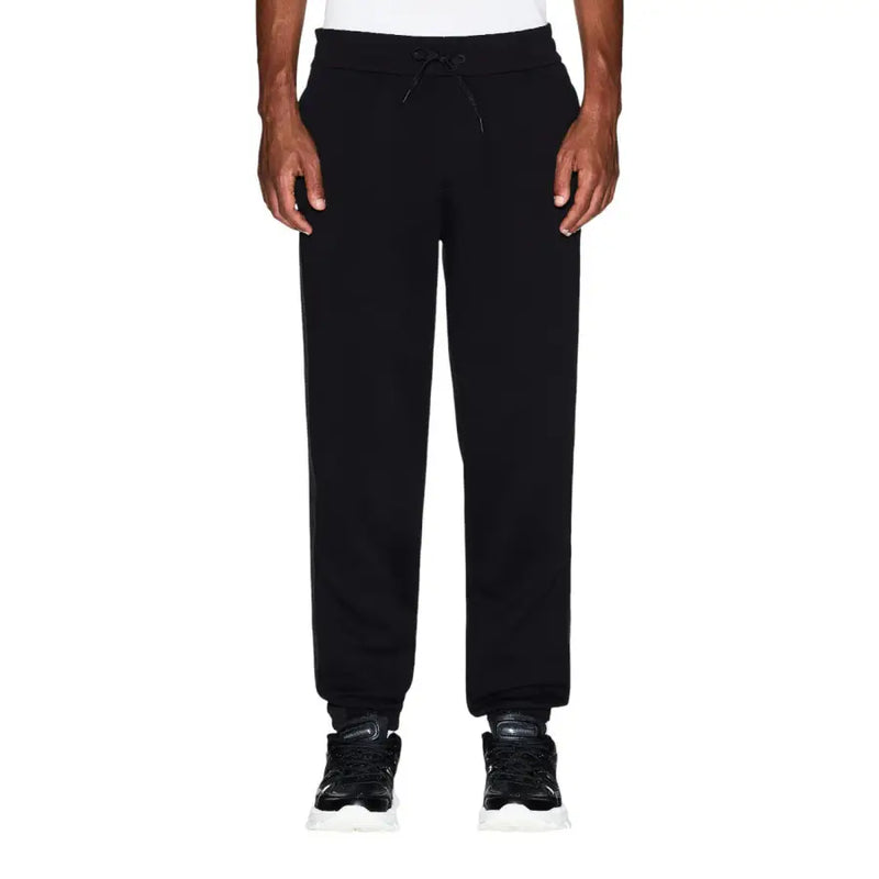 Armani Exchange Schwarze Herren-Jogginghose aus Baumwolle mit Kordelzugbund und schmal zulaufenden Beinabschlüssen für die Freizeit.
