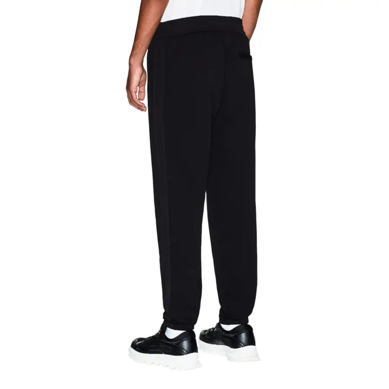 Armani Exchange Schwarze Herren-Jogginghose aus Baumwolle mit lockerer Passform und elastischen Bündchen für die Freizeit.