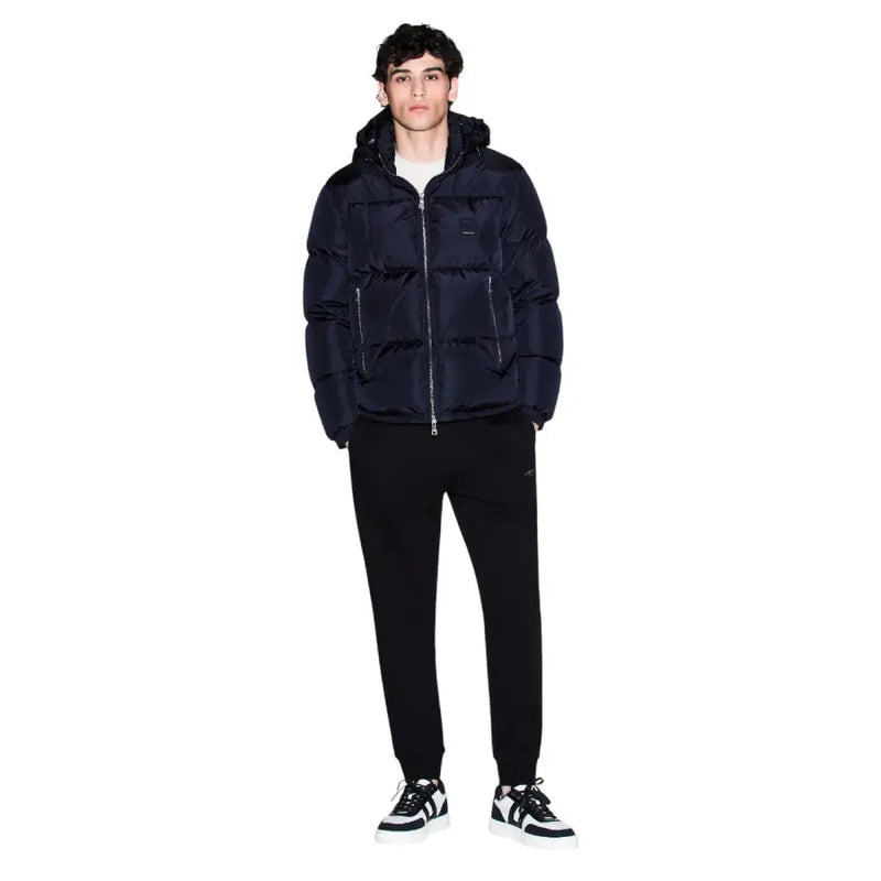 Marineblaue Steppjacke mit Kapuze und Reißverschlusstaschen vorne von armani exchange für Männer