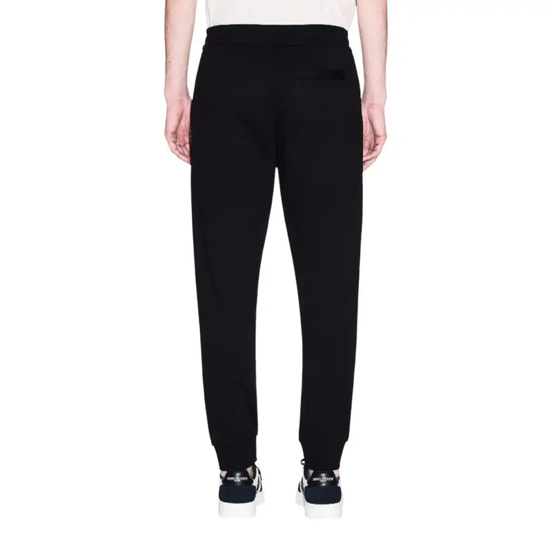 Armani Exchange Herrenhose, schwarze Baumwoll-Jogginghose mit schmal zulaufendem Bein und gerippten Bündchen, Vorderansicht