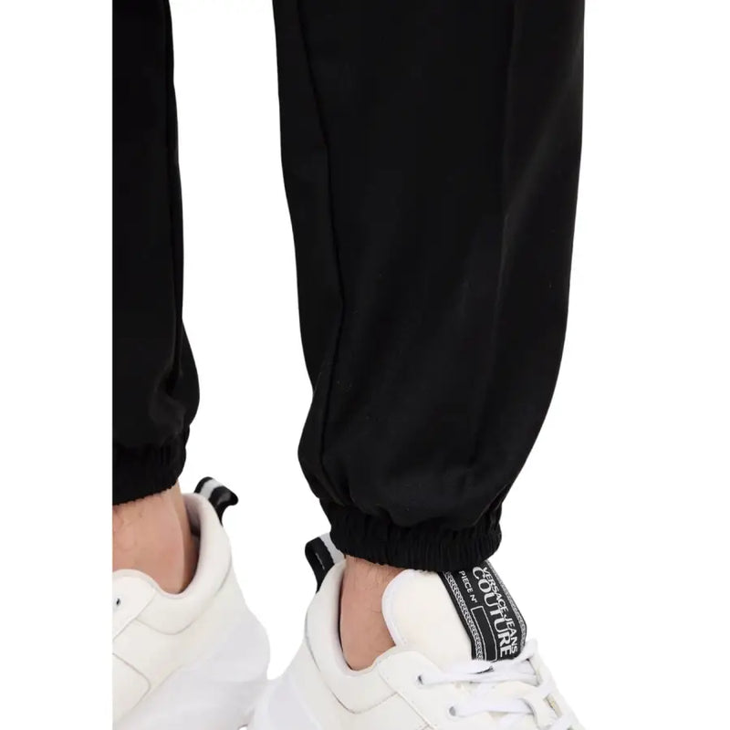 Schwarze Jogginghose mit Kordelzug, lockerer Passform und elastischen Bündchen von Armani Exchange Herrenhosenkollektion