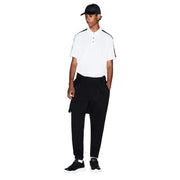 Armani Exchange Schwarze Herrenhose im Cargo-Stil mit hohem Bund, schmal zulaufendem Schnitt und Seitentaschen