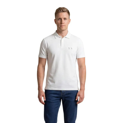Armani Exchange Weißes Herren-Poloshirt aus Baumwolle mit kurzen Ärmeln und dezentem Logo auf der linken Brust.