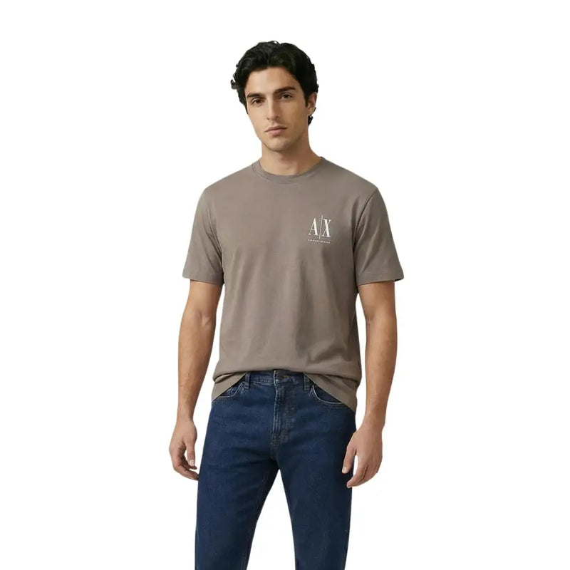 Armani Exchange Herren-T-Shirt aus taupefarbener Baumwolle mit dezentem weißen Axt-Logo auf der linken Brust, kurzen Ärmeln und Rundhalsausschnitt