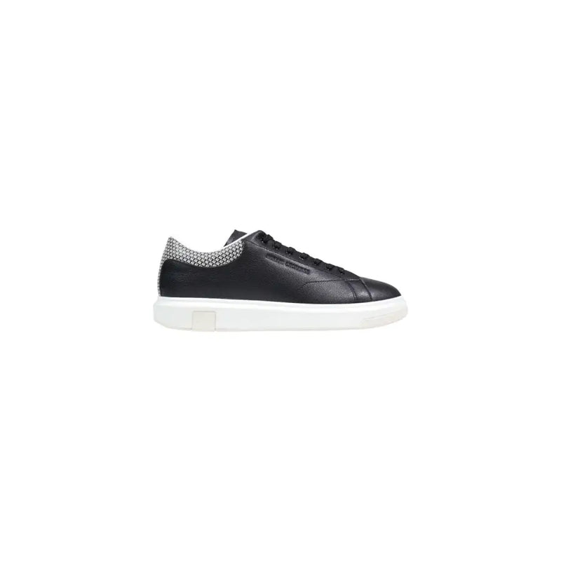 Armani Exchange Weiße, sportliche Herren-Sneaker aus Polyester mit schwarzem Leder-Fußteil top und silberfarbene, strukturierte Fersenlasche