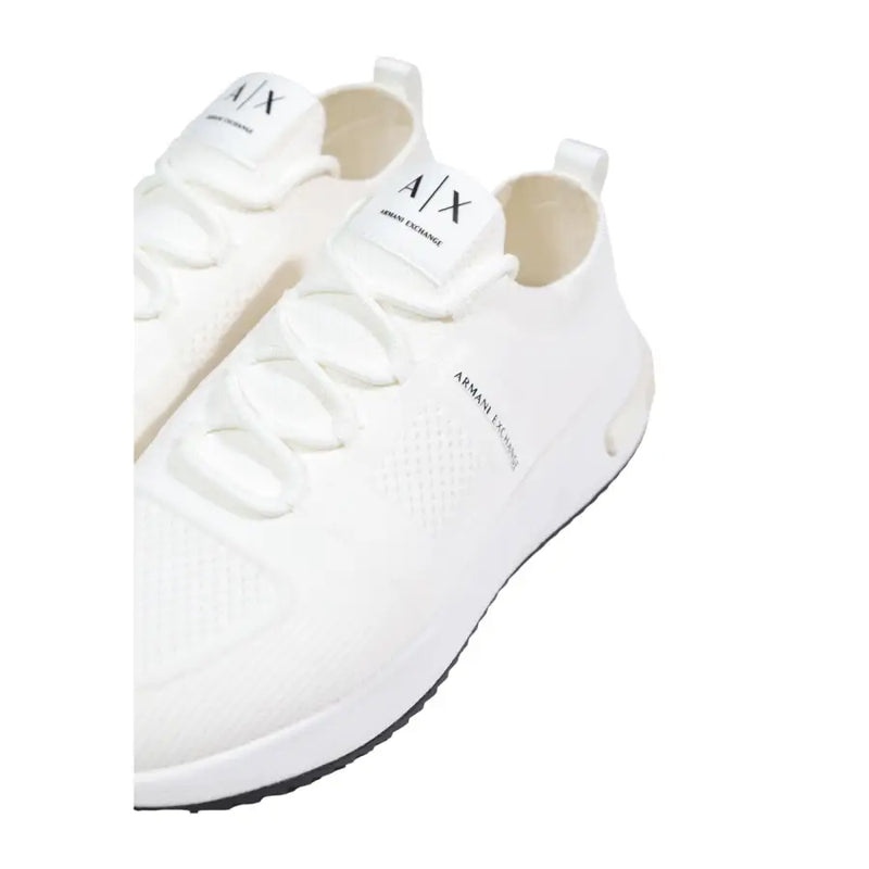 Armani Exchange Weiße, sportliche Herren-Sneaker aus Polyester mit elegantem, atmungsaktivem Mesh-Obermaterial und dezenten schwarzen Markendetails