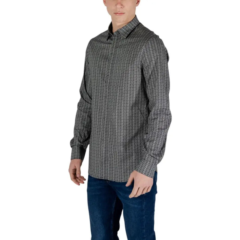 Armani Exchange Schwarzes Herren-Langarmhemd aus Baumwolle mit dezentem dunkelgrauem geometrischem Muster und Knopfleiste