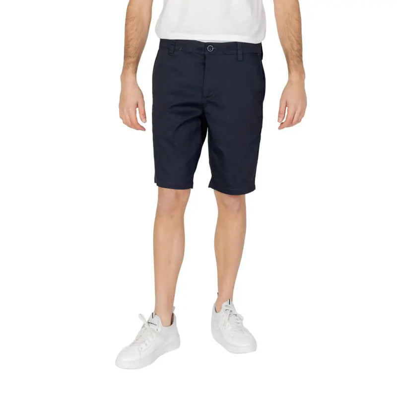 Armani Exchange Herren-Chino-Shorts aus marineblauem Baumwollmischgewebe mit klassischer Passform und Knopfverschluss, Vorderansicht