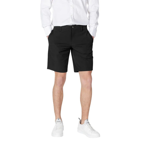 Armani Exchange Schwarze Chino-Shorts für Herren mit klassischer Passform und Knopfverschluss, Vorderansicht