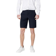 Armani Exchange Herrenshorts in Marineblau mit klassischer Passform und dezenten Ziernähten, Vorderansicht