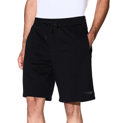 Armani Exchange Schwarze Herrenshorts mit Kordelzug und dezentem Logo am Unterschenkel, Vorderansicht