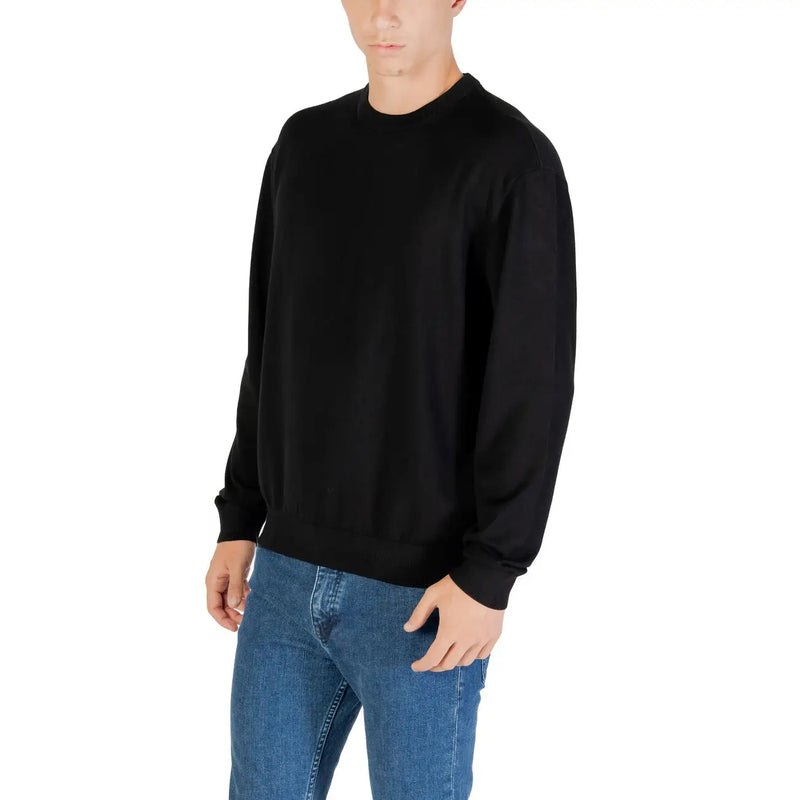 Armani Exchange Schwarzer Herrenpullover mit Rundhalsausschnitt, langen Ärmeln und Rippbündchen, Vorderansicht