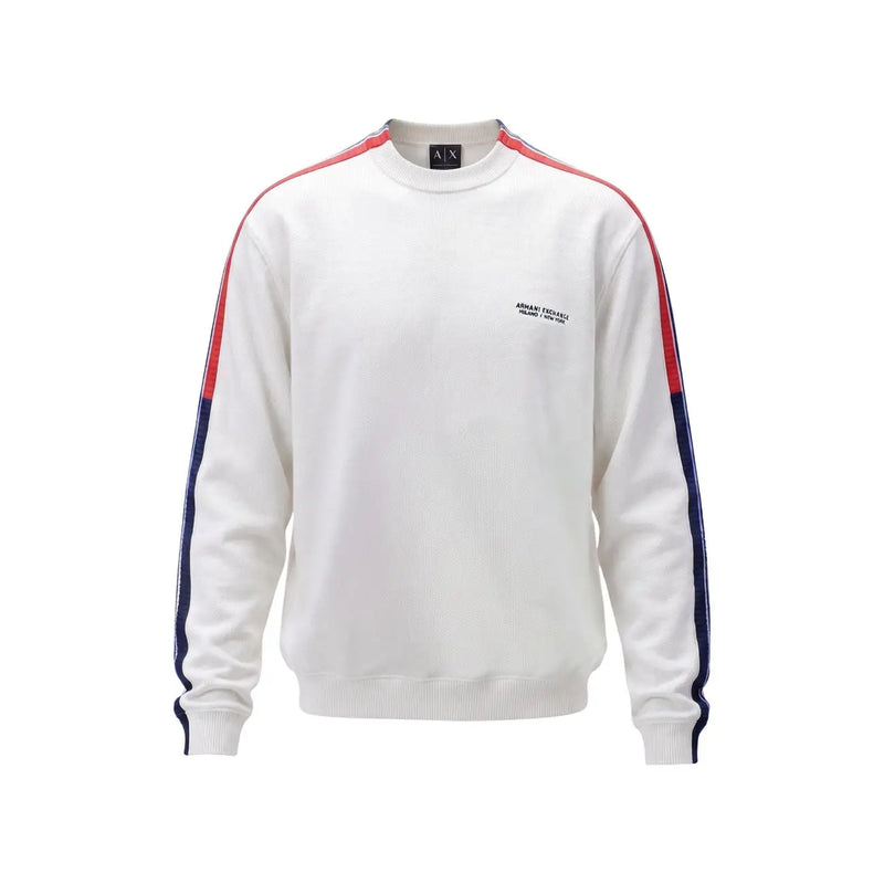 Armani Exchange Herrenpullover in Weiß mit rot-marineblau gestreiften Ärmeln, Vorderansicht