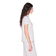 Armani Exchange Beigefarbenes Damen-T-Shirt aus Baumwolle mit Rundhalsausschnitt in einem sanften Hellgrau, kurzen Ärmeln und dezentem Brustlogo