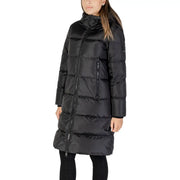 Armani Exchange Schwarze Damen-Kapuzenjacke aus Polyamid mit Steppdesign und Daunenfüllung.
