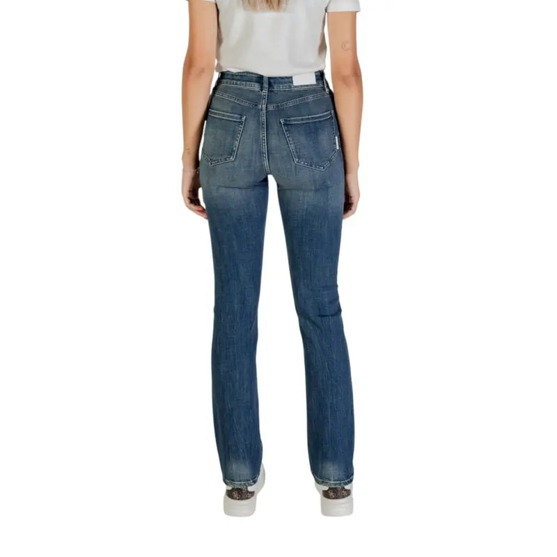 Women’s mid-wash blue high-waist denim jeans with zip button closure and worn-out effect