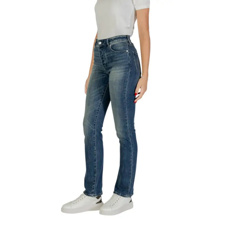 Woman wearing white shirt and blue jeans from Armani Exchange with worn out effect