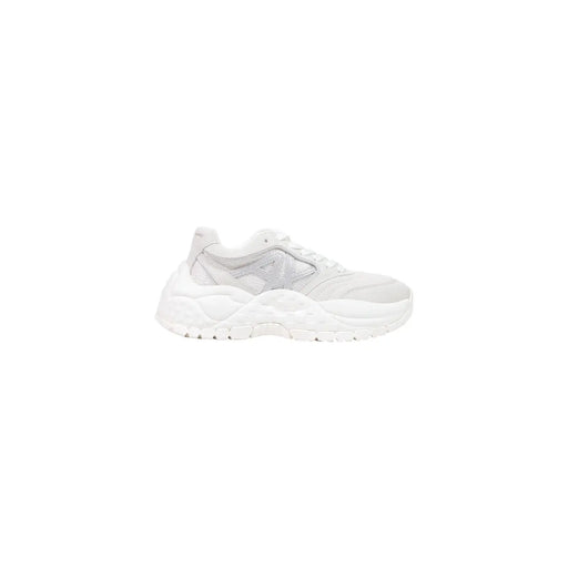 Armani Exchange Weiße Damen-Sneaker aus Leder zum Hineinschlüpfen mit klobigem Design und silbernem Metallic-Sternlogo