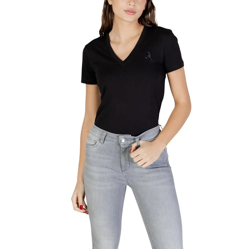 Armani Exchange Weißes Damen-Baumwoll-T-Shirt mit V-Ausschnitt und kurzen Ärmeln, kombiniert mit schwarzem V-Ausschnitt top und ein kleines, gesticktes Logo auf der linken Brust