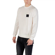 Armani Exchange Wollpullover für Herren in Creme mit schwarzem quadratischem Aufnäher auf der linken Brust, Vorderansicht