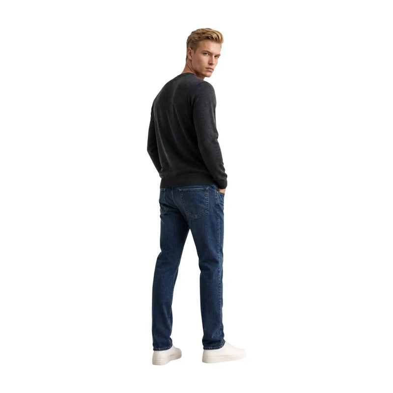 Armani Exchange Herren-Wollpullover in Dunkelblau mit klassisch geschnittener Jeans und dezenter Waschung, Vorderansicht