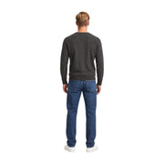Armani Exchange Herren-Wollpullover in Dunkelgrau mit Rippstrickdetails, getragen von Model